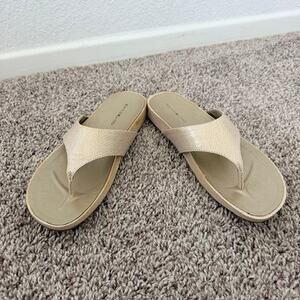 Bandolino Women's Sandals 8.5B Champagne Thongs Flip Flops Reptile Print
